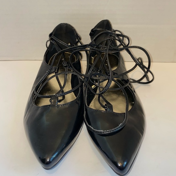 GUESS Flat Shoes Size 6.5 - Picture 1 of 9